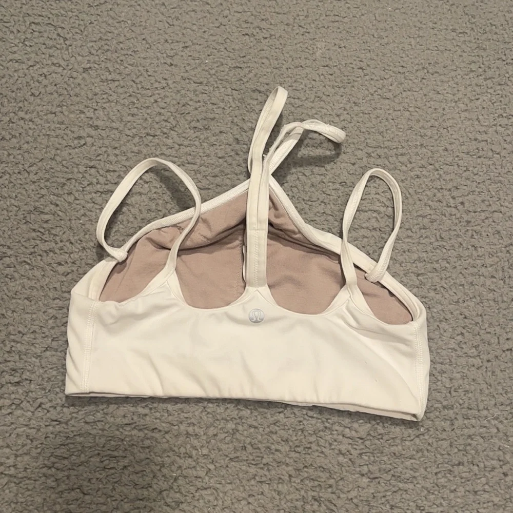 Lululemon Flow Y Strappy Bra Nulu *Light Support, A–C Cups White size 6